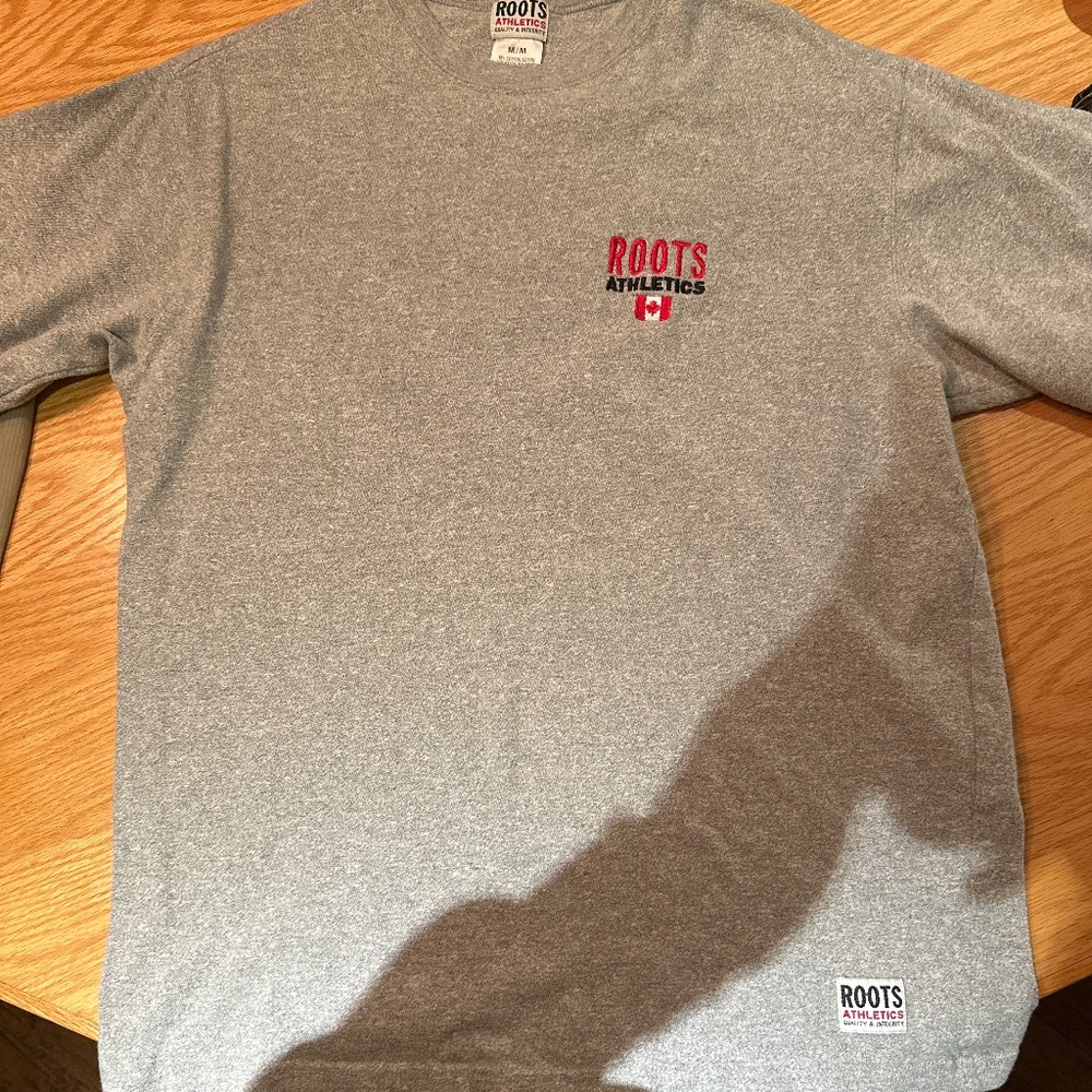 Vintage roots athletics made in Canada t shirt
